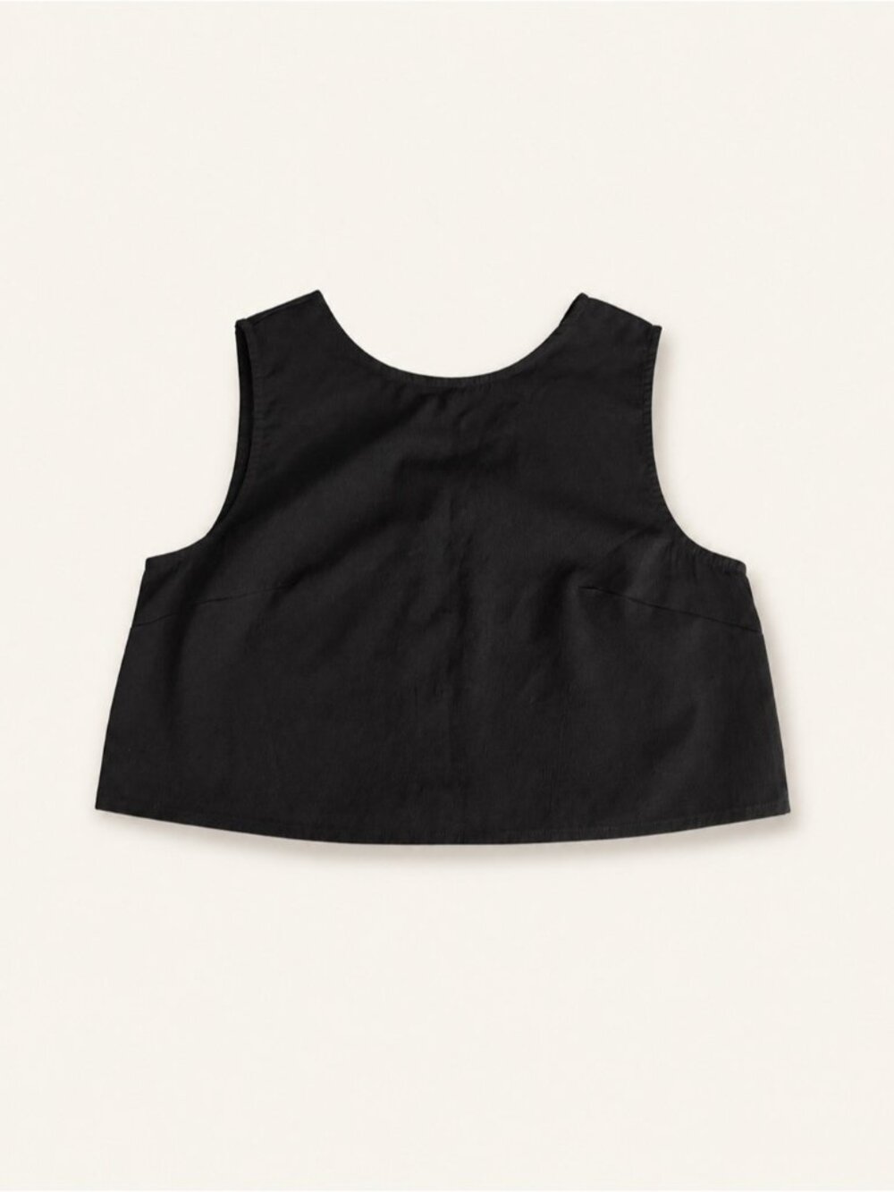 Button-Front Cropped Tank Top - Picture 5 of 6